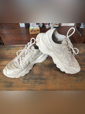 Nike TC 7900 in Sand Drift